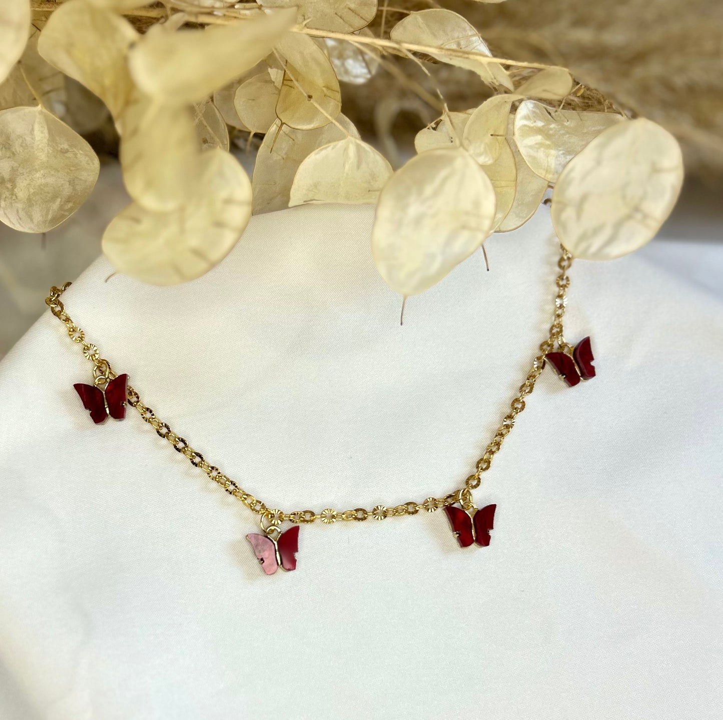 collier papillons bordeaux