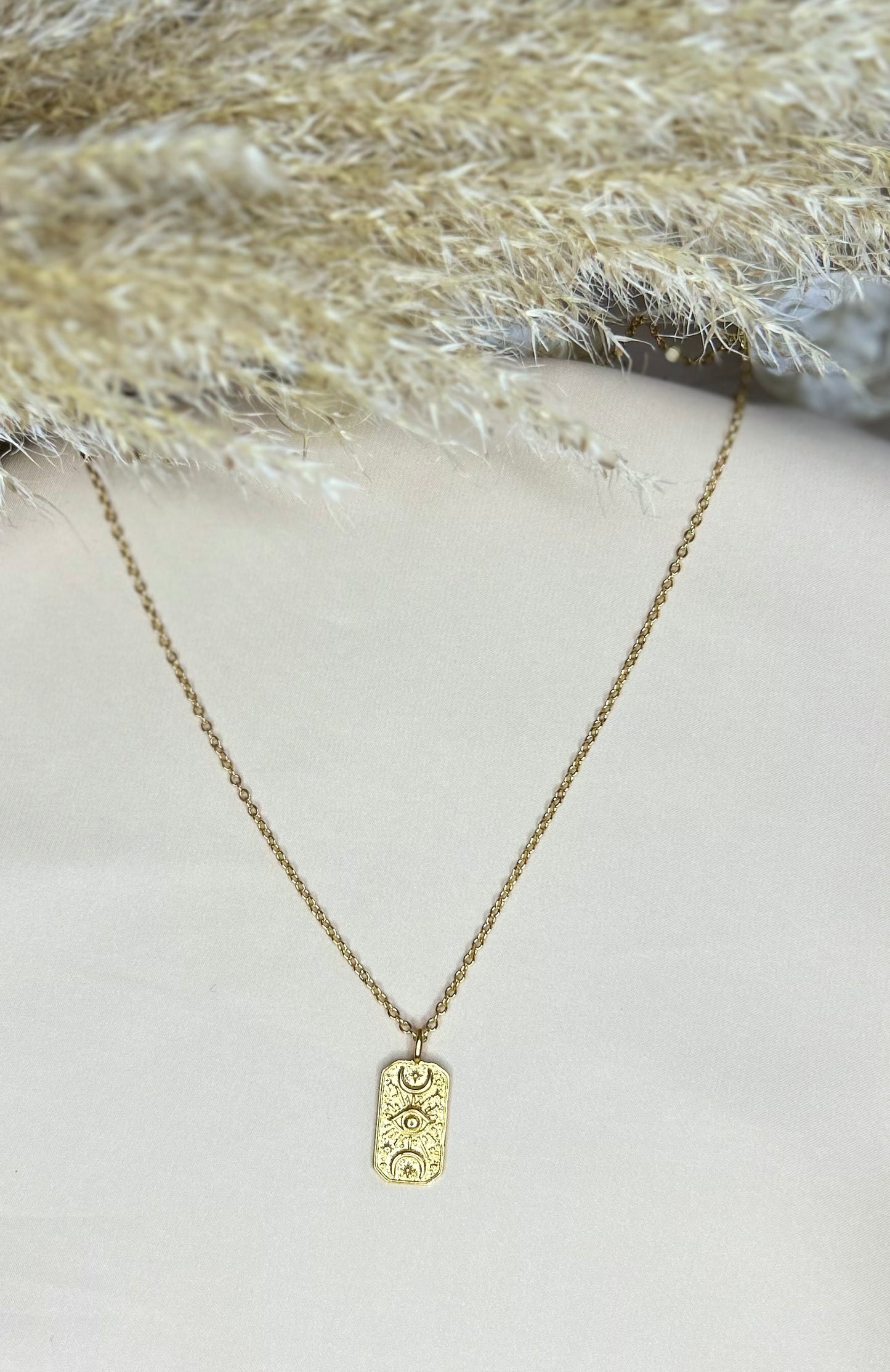 collier pendentif porte bonheur